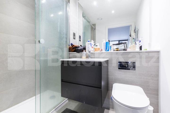 Spacious two bedroom and two bathroom with a large private balcony Tottenham Lane, Crouch End